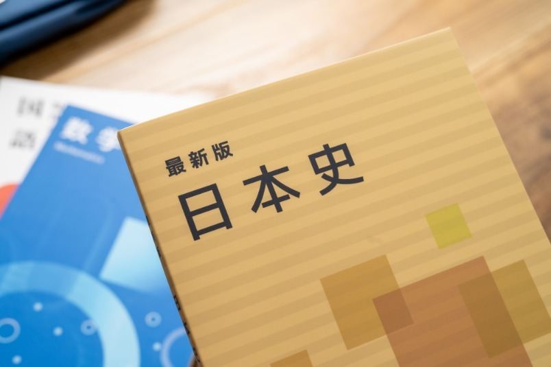 扱う商材は教科書や教材（図鑑、ドリル、テキスト等）です。