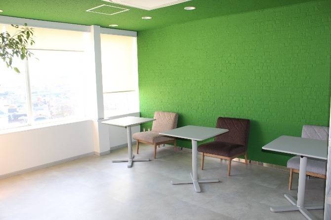 休憩室はキレイでゆっくり休めます！職場環境が良く、長く勤めたくなる職場です。