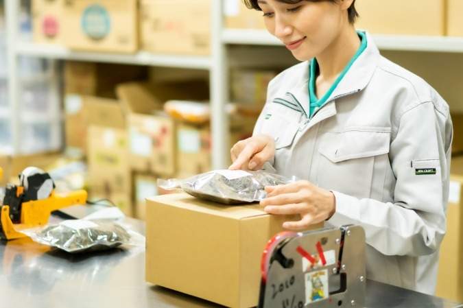 出荷前の検品も大切なお仕事！モクモク作業が得意な方にピッタリのお仕事です！
