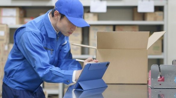 商品に破損や汚れなどの不具合がないかを検品します！仕事の進め方は丁寧にレクチャーします！