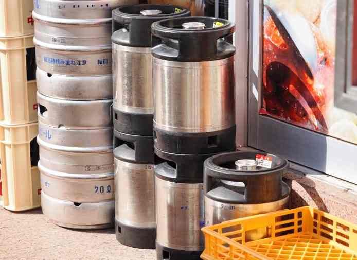 調味料の一斗缶やビール樽など重たいモノ多少あります。男性活躍中☆