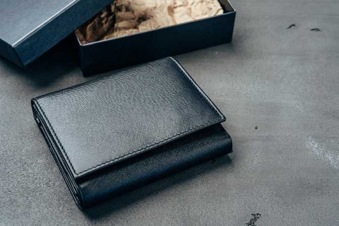 扱うものはバッグやお財布なので重たいものはありません！ハイブランドの商品ですので丁寧な対応をお願いします。