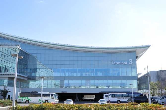 羽田空港第3ターミナルの倉庫でのお仕事です！飛行場で働けるレアなお仕事です☆