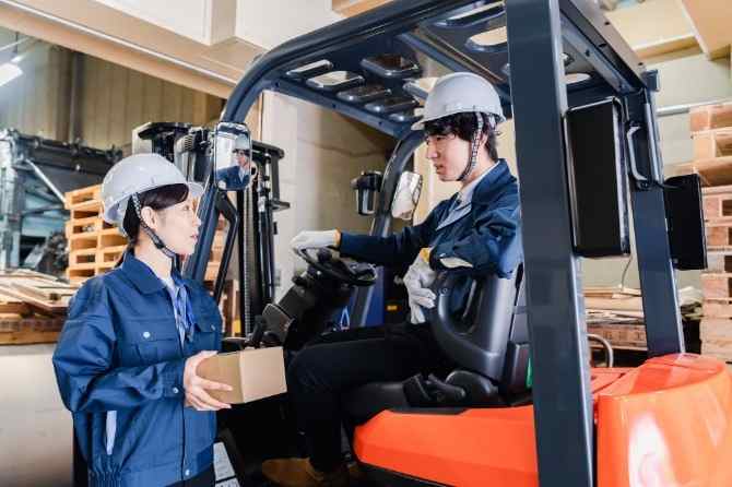 分からないときはすぐに聞ける環境です！フォークリフトのお仕事が久しぶりの方も安心してください☆