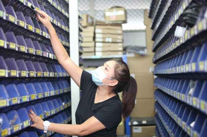 倉庫でのお仕事が初めての方も丁寧に教えますのでご安心ください！