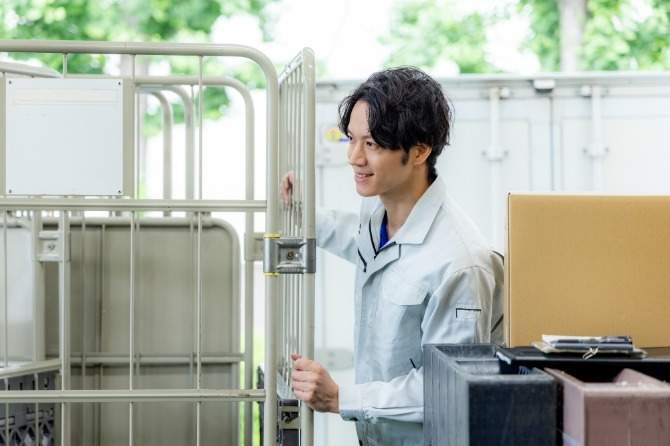 難しい作業ナシ！リスト通りに商品をピックアップするだけ！カゴ台車を使用するのでラクラクです♪