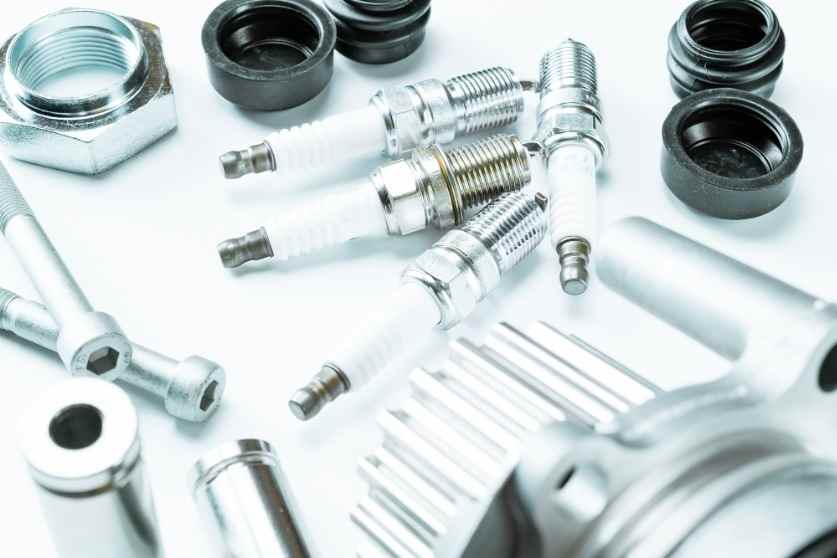 リーチフォークでネジなどの小さな部品からドアまで、自動車部品の出入庫業務！経験があれば年齢は不問★