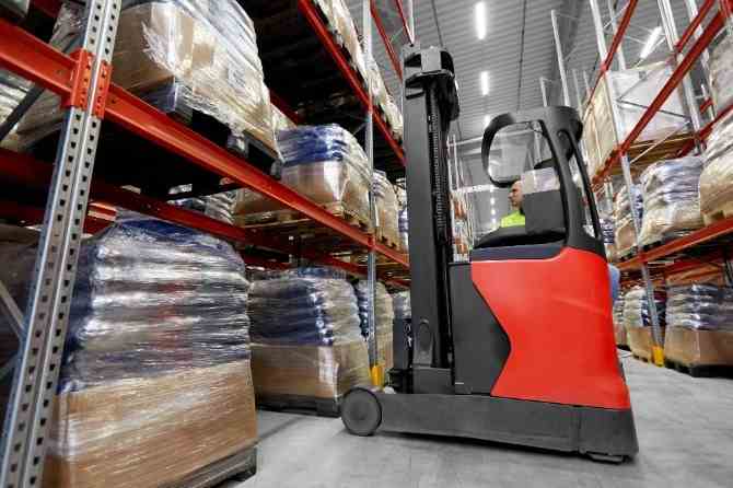 手作業ほぼナシ！基本的にフォークリフトにのりっぱなしです！