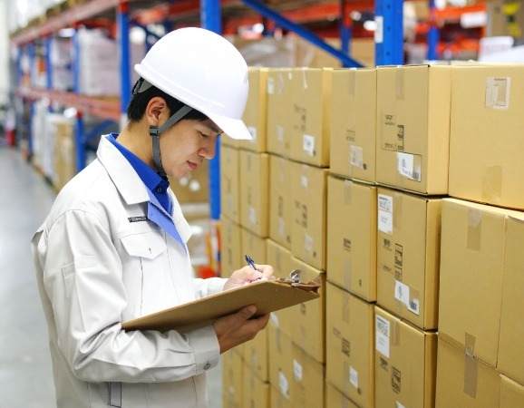 検品などの手作業も2割程度あります。長い距離を運んだりはしないのでご安心ください。