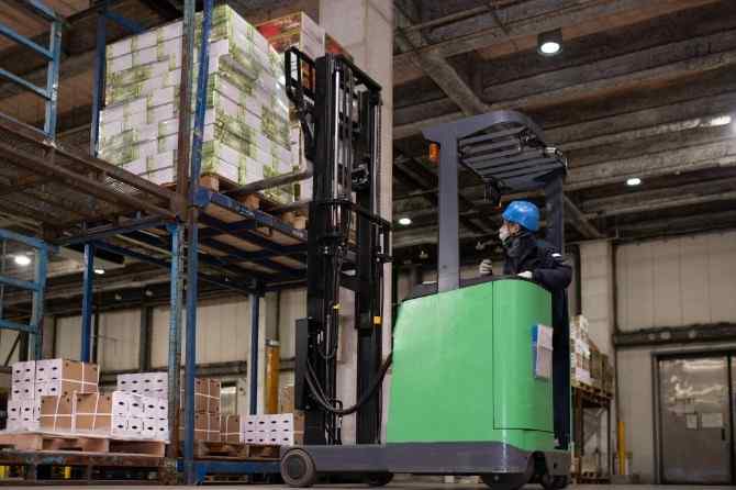 手作業ほぼナシ！基本的にフォークリフトにのりっぱなしです！