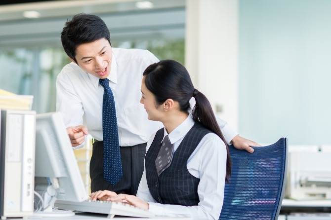 頼りになる先輩がそばにいますので、分からないことはスグに確認できて安心です！