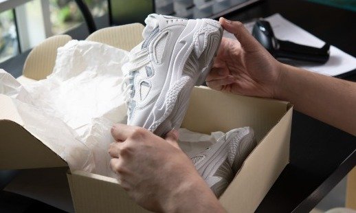 みんなが知っている人気スポーツブランドのスニーカーやアパレルアイテムを扱います。