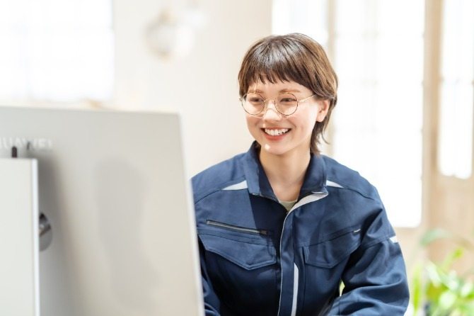 倉庫内でのお仕事ですが空調完備で快適です♪