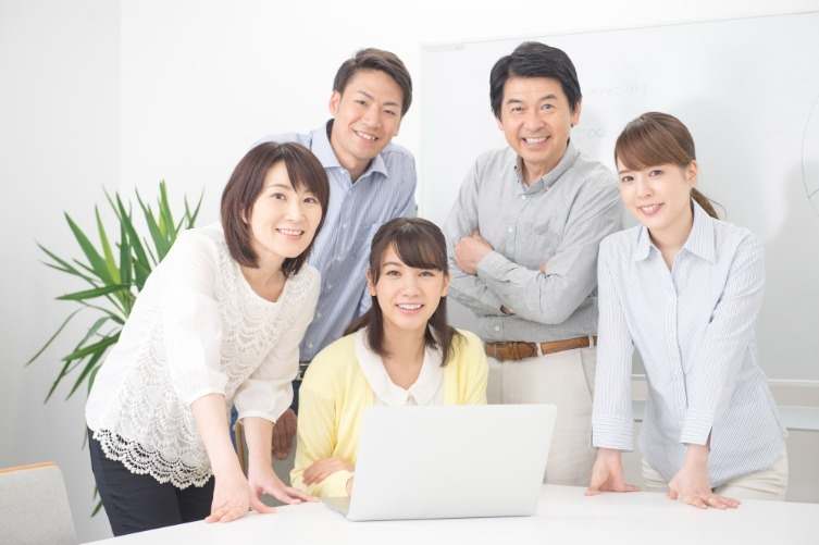 採用戦略部は社歴の長い社員とアルバイトさん2名。他部門との距離も近く、風通しの良い会社です！