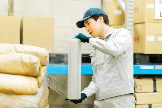 荷崩れ防止のラップ巻きなどの付随業務もお願いします！