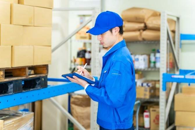 手元作業はタブレットを使った検品のみ！手作業での積み替えや仕分け作業はありません。